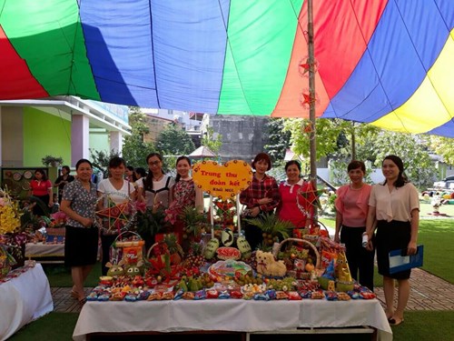 Trường mầm non Việt Hưng tổ chức Hội thi   Bày mâm ngũ quả  chào đón Trung thu 2018 cho các con học sinh trong toàn trường.